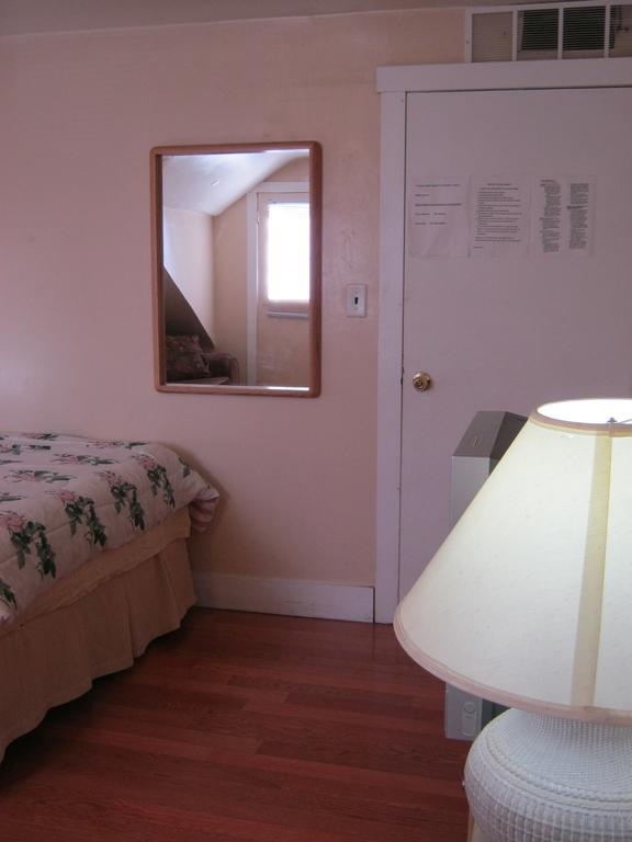 Kelowna Okanagan Lake Hostel Rum bild